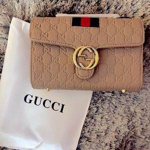 Beige Gucci crossbody